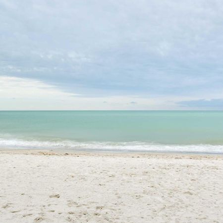 St Pete Beach Condo With Pool, 5 Min Walk To Beach! St. Pete Beach Esterno foto