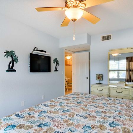 St Pete Beach Condo With Pool, 5 Min Walk To Beach! St. Pete Beach Esterno foto