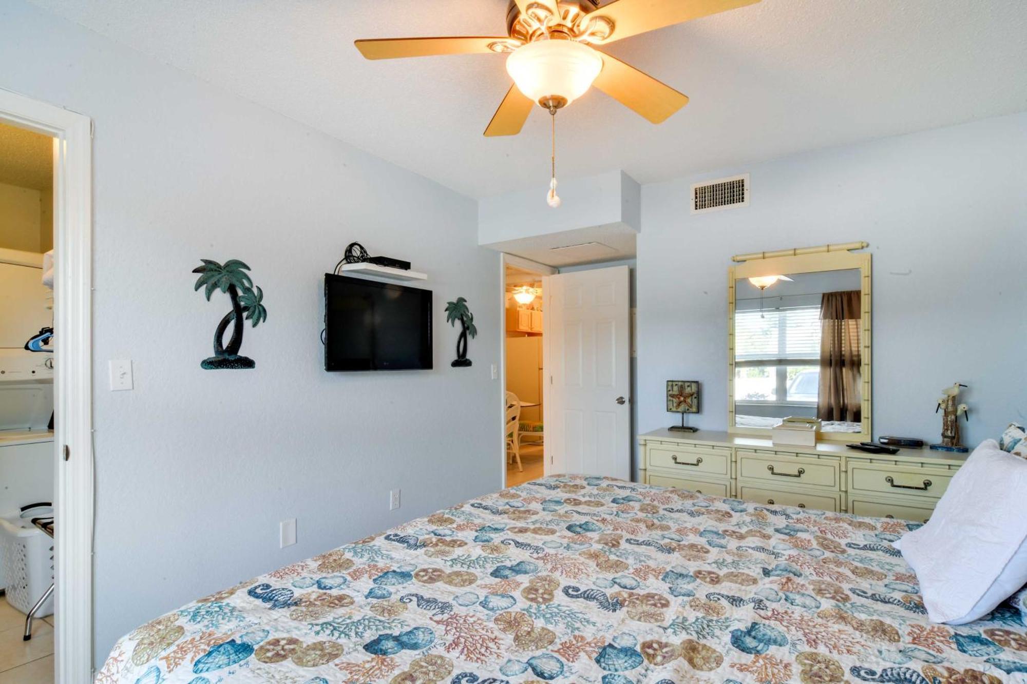 St Pete Beach Condo With Pool, 5 Min Walk To Beach! St. Pete Beach Esterno foto