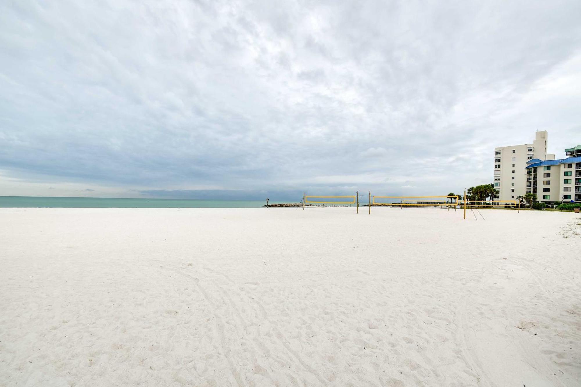 St Pete Beach Condo With Pool, 5 Min Walk To Beach! St. Pete Beach Esterno foto