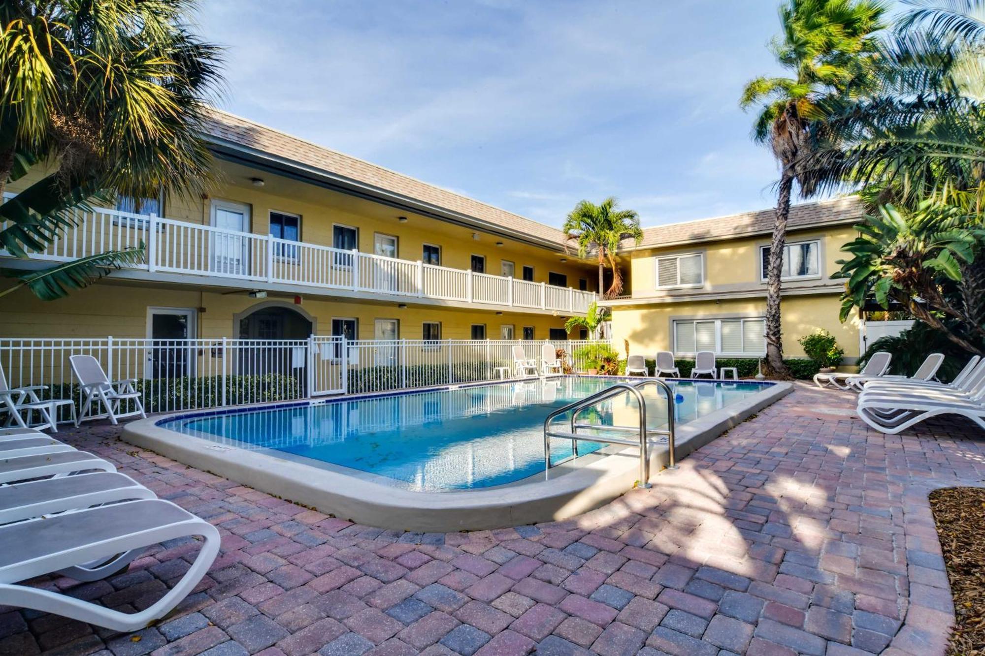 St Pete Beach Condo With Pool, 5 Min Walk To Beach! St. Pete Beach Esterno foto