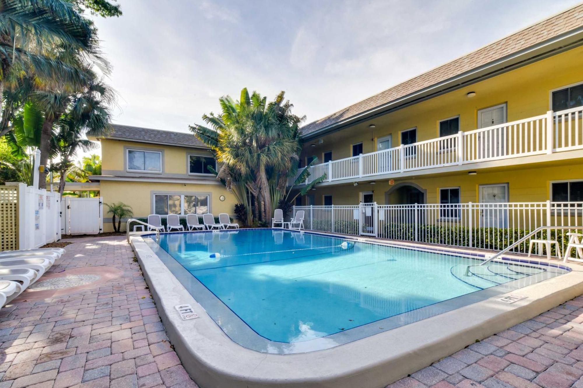 St Pete Beach Condo With Pool, 5 Min Walk To Beach! St. Pete Beach Esterno foto